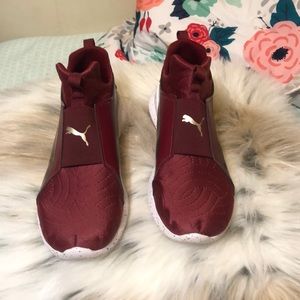 Puma tennis shoes in new condition!